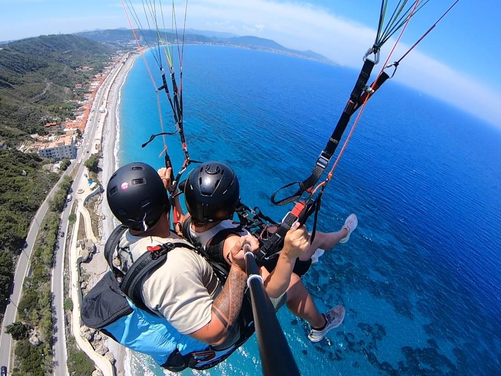 PARAGLIDING
