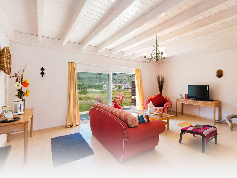 THARI HOUSE (350M TO SEA & SHARED POOL)