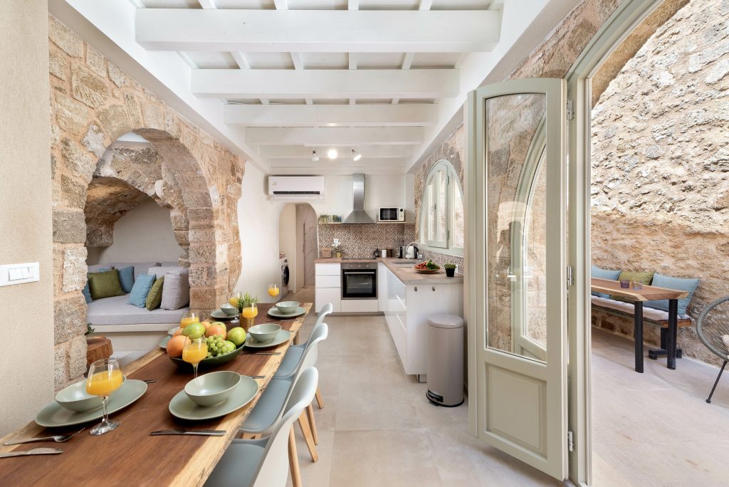 VILLA SOZOE (4 BEDS, PATIO & POOL TUB)
